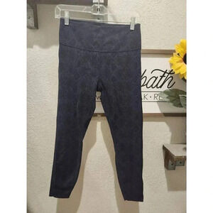 Athleta Ultimate 7/8 Tights. Blue Snakeskin Size Small.